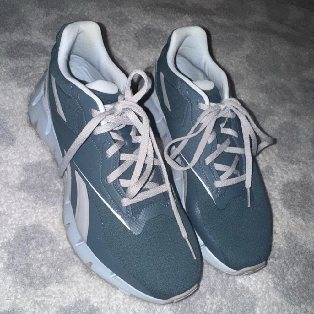 Reebok Women's Zig Dynamica 4 Sneaker size 9.5